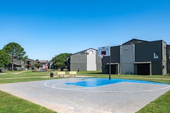 Indoor/outdoor basketball court